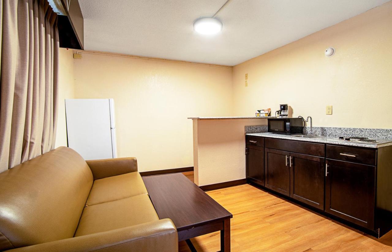 Red Roof Inn & Suites Greenwood, Sc Экстерьер фото