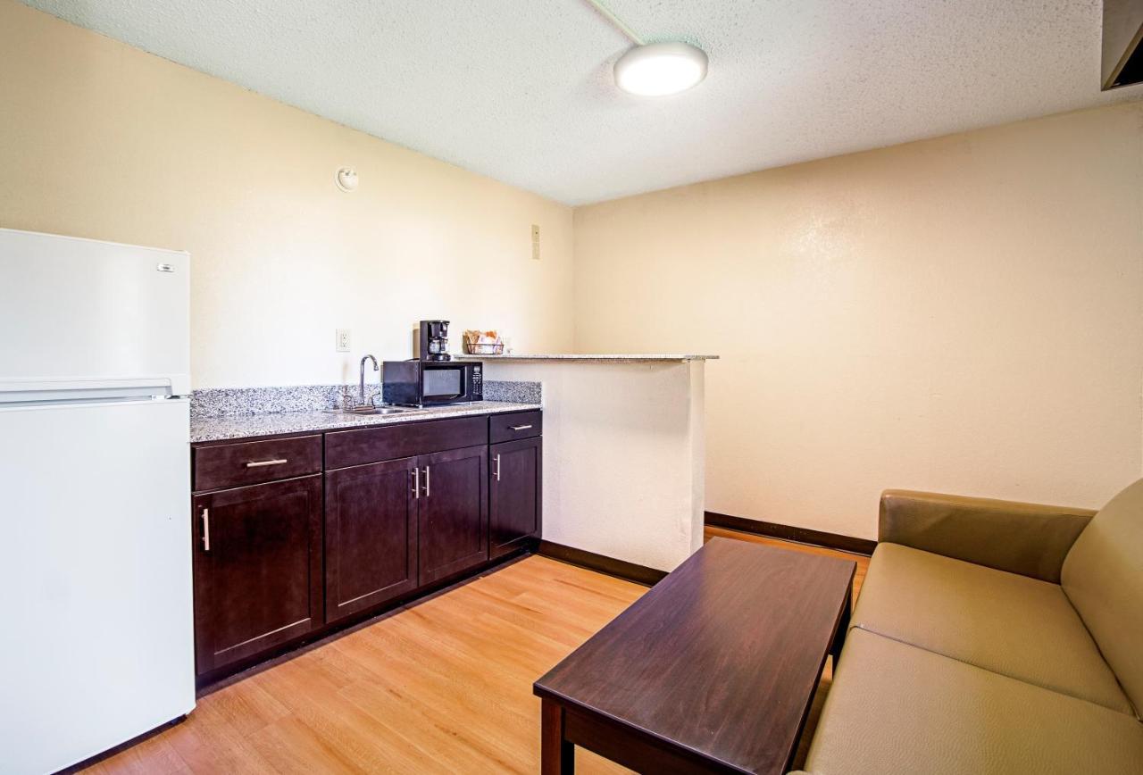Red Roof Inn & Suites Greenwood, Sc Экстерьер фото