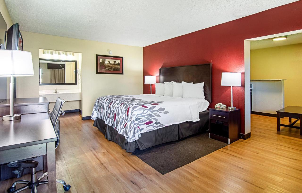 Red Roof Inn & Suites Greenwood, Sc Экстерьер фото