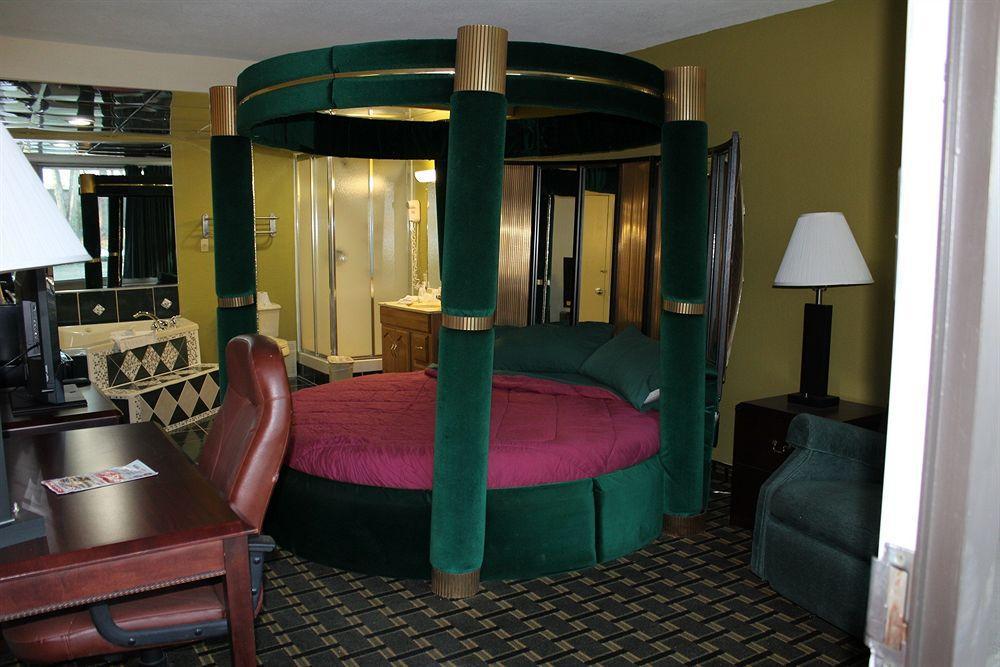 Red Roof Inn & Suites Greenwood, Sc Экстерьер фото