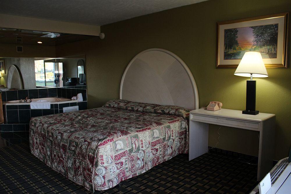 Red Roof Inn & Suites Greenwood, Sc Экстерьер фото