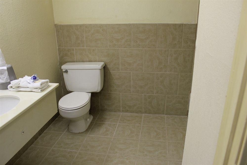 Red Roof Inn & Suites Greenwood, Sc Экстерьер фото
