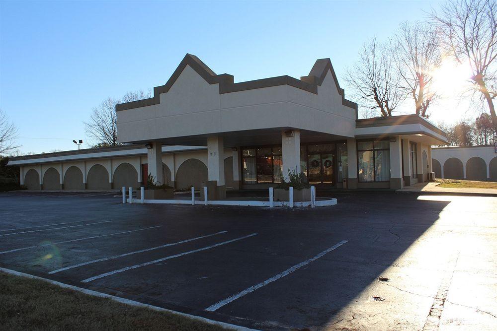 Red Roof Inn & Suites Greenwood, Sc Экстерьер фото