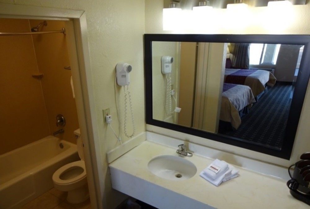 Red Roof Inn & Suites Greenwood, Sc Экстерьер фото