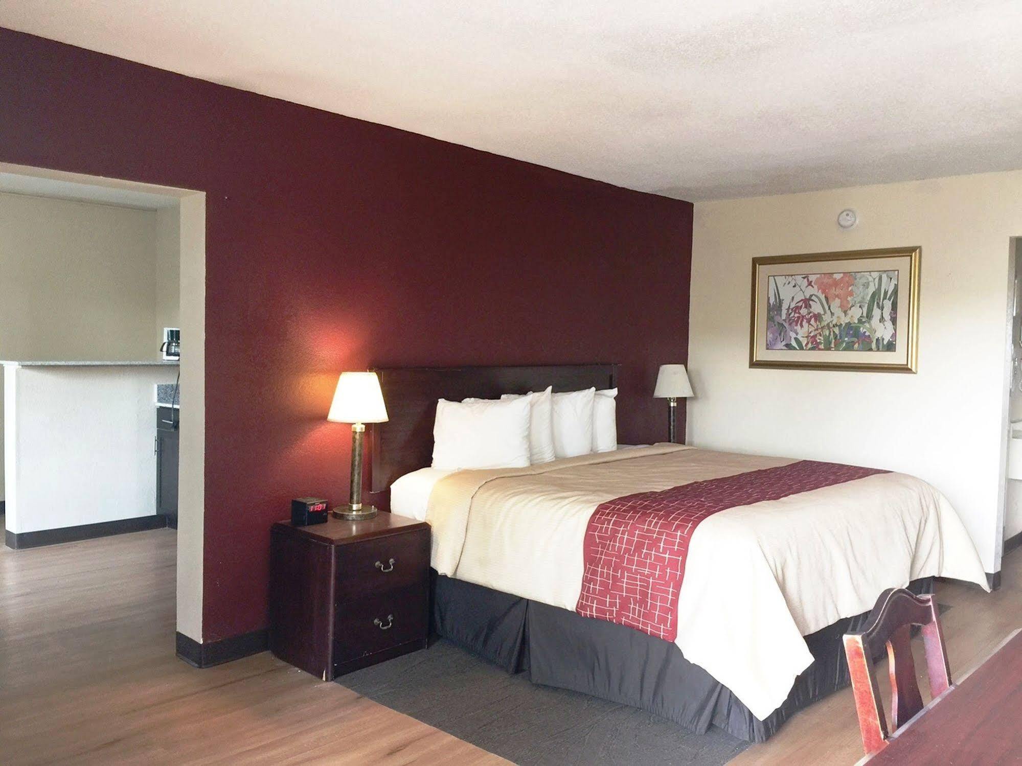 Red Roof Inn & Suites Greenwood, Sc Экстерьер фото